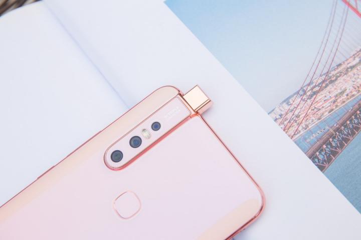 vivo S1寵愛粉強(qiáng)勢(shì)來襲，超強(qiáng)自拍發(fā)現(xiàn)更美的你