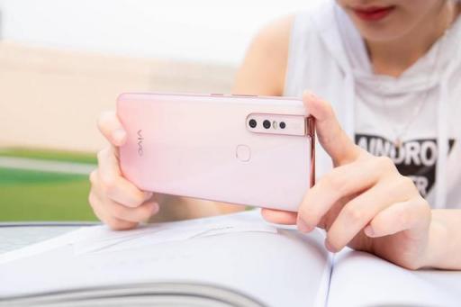 vivo S1寵愛粉強(qiáng)勢(shì)來襲，超強(qiáng)自拍發(fā)現(xiàn)更美的你