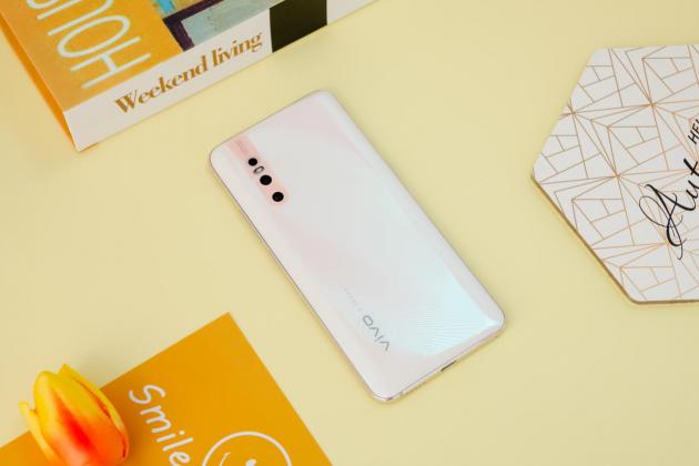 從此和挖孔屏說(shuō)再見(jiàn)，vivo X27帶你領(lǐng)略真全面屏的魅力！