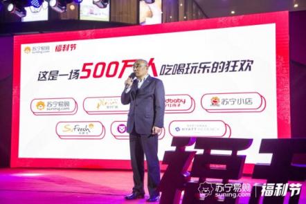 天上掉下2億紅包！徐州人表示：被砸中“很幸?！?/></p><p>位于徐州核心商圈的地標建筑蘇寧廣場，涵蓋了國際奢侈品、輕奢品、國際名品、快消品以及其他高端休閑娛樂、文化藝術業(yè)態(tài)，也積極參戰(zhàn)蘇寧福利節(jié)。</p><p align=