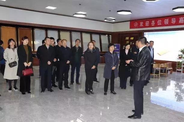省委統(tǒng)戰(zhàn)部副部長白慧芳在暖季地暖科技延安基地藍(lán)衛(wèi)調(diào)研指導(dǎo)