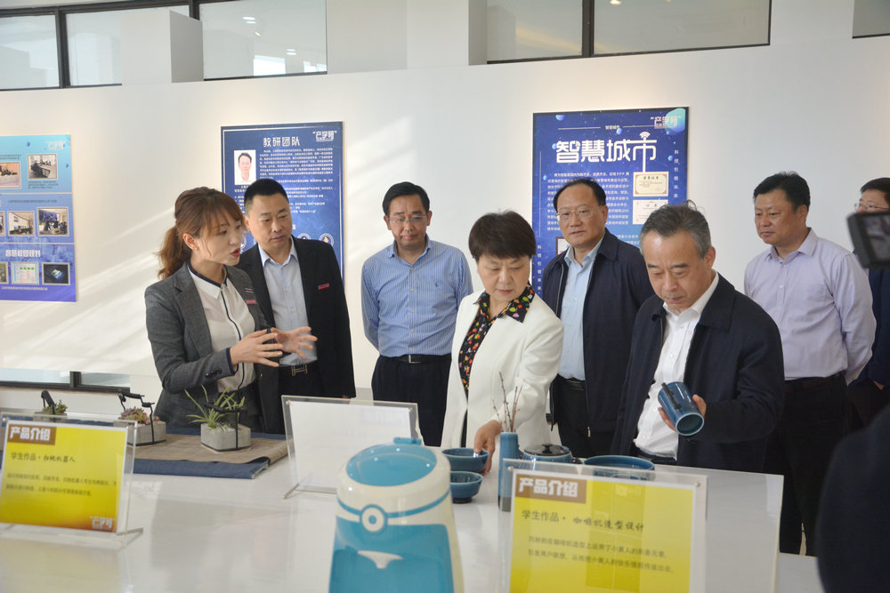 安徽省副省長(zhǎng)王翠鳳調(diào)研賽為智能旗下安工大工商學(xué)院