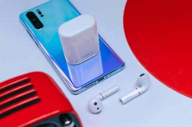 天空之鏡與天籟之音相輔相成 HUAWEI FreeBuds2 Pro的無(wú)線(xiàn)新花樣