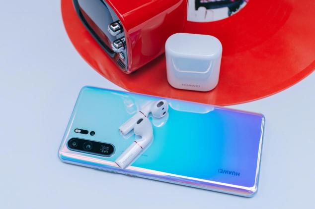 天空之鏡與天籟之音相輔相成 HUAWEI FreeBuds2 Pro的無(wú)線(xiàn)新花樣