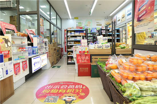 蘇寧小店的“煎餅西施”：一分鐘一張餅，顧客排隊來圍觀