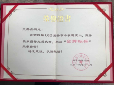 是時候表演真正的技術(shù)了！蘇寧“車神”用叉車挑起礦泉水瓶