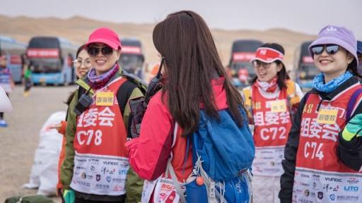 打破吉尼斯世界紀錄！極蜂為穿越 70 公里的沙漠之行保駕護航