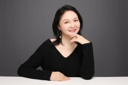 新拍檔遠(yuǎn)赴戛納電影節(jié)，“餐飲女王”搶灘登陸紅毯