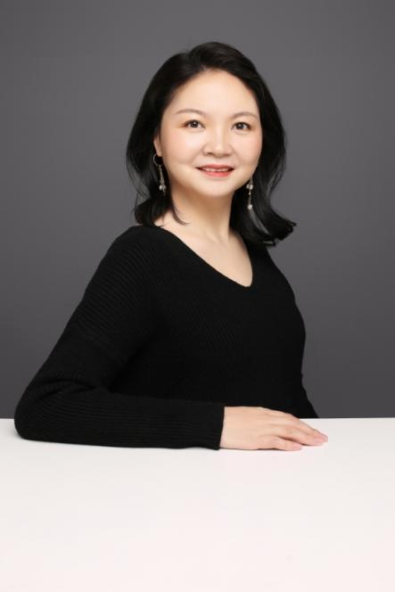 新拍檔遠(yuǎn)赴戛納電影節(jié)，“餐飲女王”搶灘登陸紅毯