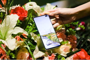 三星Galaxy S10和華為P30怎么選？屏幕素質(zhì)分高低