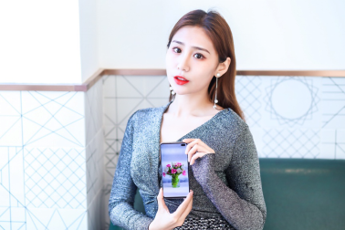 不止領(lǐng)先！三星Galaxy S10+比華為P30 Pro屏幕體驗(yàn)出色太多