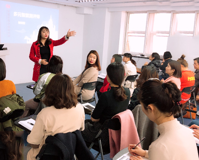 托育早教研究院專注于人才培養(yǎng)，提升從業(yè)者水平，解決就業(yè)問題
