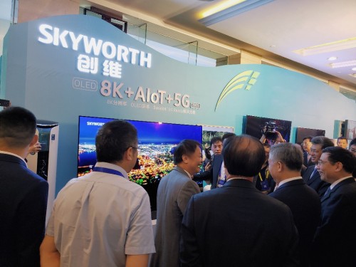 創(chuàng)維以8K+AIoT+5G重新定義電視發(fā)展方向，全球首臺(tái)8K AIoT 5G O