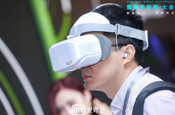 熊文提出犇定律：愛(ài)奇藝VR的三架牛車(chē)驅(qū)動(dòng)戰(zhàn)略