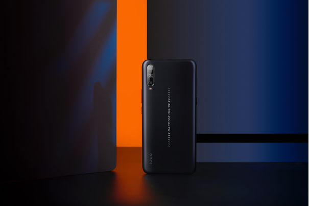 驍龍855+12GB+256GB，售4298，今天iQOO“騎士黑”開(kāi)售
