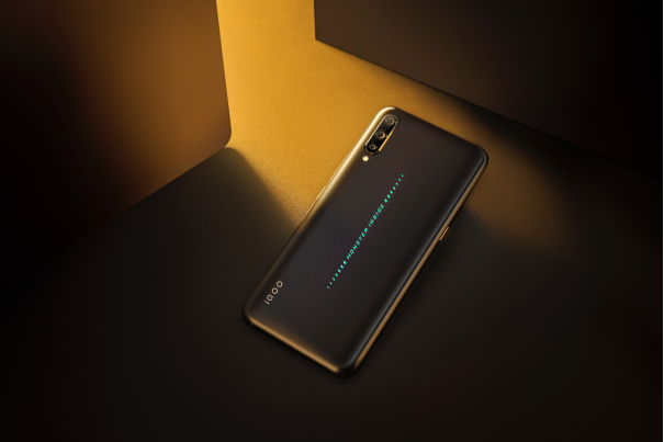 驍龍855+12GB+256GB，售4298，今天iQOO“騎士黑”開(kāi)售