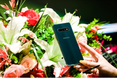 三星Galaxy S10拍視頻穩(wěn)定、清晰 領(lǐng)先華為P30