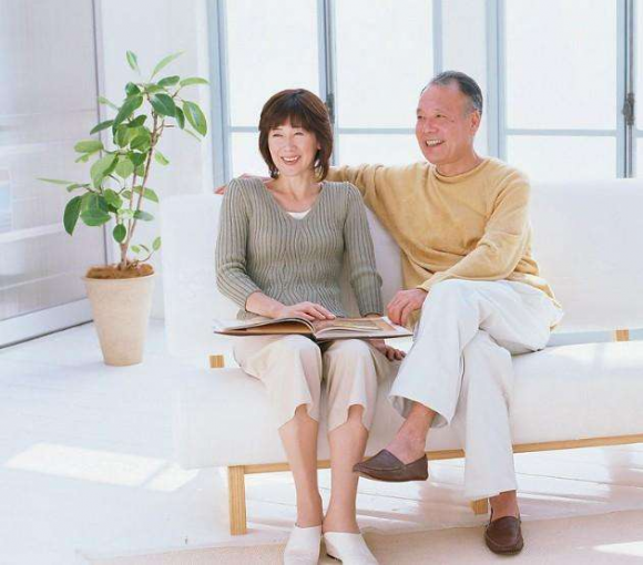 防水防摔+20天超長待機(jī)，這部老人智能手機(jī)不簡(jiǎn)單