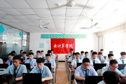 八維學(xué)校正規(guī)嗎？教育大品牌可以信賴