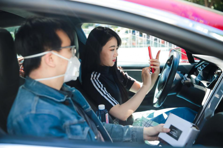 520“花椒浪漫專車(chē)”免費(fèi)搭乘ING，香車(chē)美女不止心動(dòng)