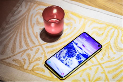 在三星Galaxy S10系列面前，屏幕是華為最大的痛