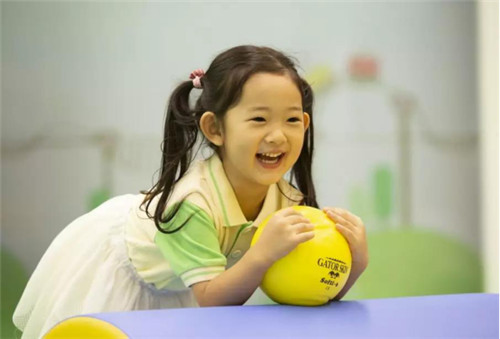 想讓孩子擁有強(qiáng)大的社交能力？芭迪熊親幼館建議你這樣做