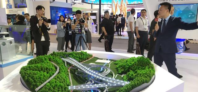 2019數(shù)博會(huì)5G+自動(dòng)駕駛?cè)允侵仡^戲，寬凳科技主場亮相