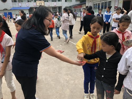 頂呱呱 “愛心暖童心 砥礪共前行”公益活動圓滿結(jié)束
