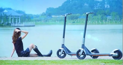 電動滑板車熱潮來襲，速來圍觀！——多彩D02電動滑板車