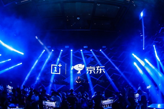 開啟流暢新紀元，京東&一加打造“手機打碟秀”嗨翻上海