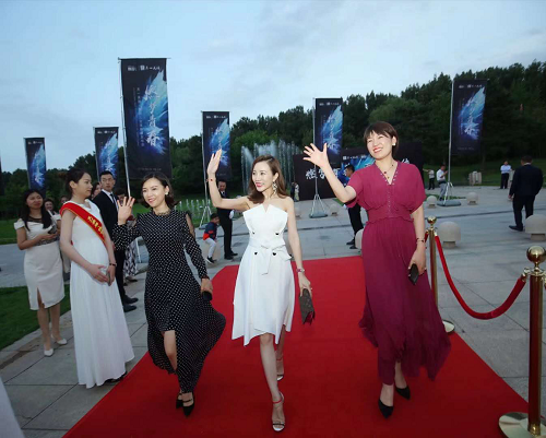 倪萍、王江寧出席天一美膳·飽倍兒2019新品發(fā)布會(huì)，星光熠熠眾星璀璨
