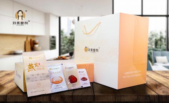 翻包記揭秘何泓姍甜美秘笈，劉燕釀制燕窩酒釀蛋獨受恩寵