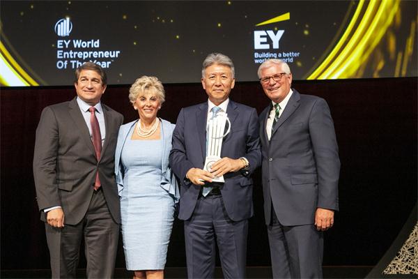 東軟劉積仁博士榮獲2019年安永全球企業(yè)家-社會貢獻(xiàn)獎
