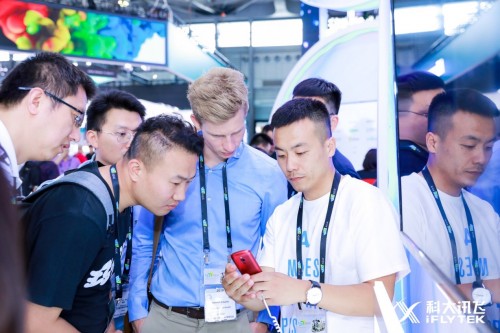 訊飛翻譯機(jī)亮相CES ASIA 2019，專業(yè)技術(shù)閃耀全場