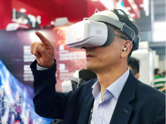 愛奇藝奇遇VR亮相CES Asia 2019，示范未來生活新方式