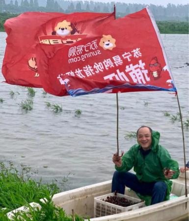 6.13蘇寧易購(gòu)龍蝦啤酒節(jié)，吃貨們?nèi)姵鰮?/></p><p>看完文章對(duì)于啤酒和龍蝦是否已經(jīng)饑不可耐了呀?在618年中大促期間,蘇寧易購(gòu)?fù)瞥隽?ldquo;蝦啤聯(lián)盟”,6月13日到18日期間,小龍蝦第2件半價(jià),啤酒滿149元減20元,讓你這個(gè)夏天過(guò)的有滋有味!</p>              	<p style=