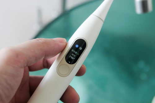 看得見的凈白！體驗(yàn)小米有品眾籌爆款Oclean X智能觸屏電動(dòng)牙刷的真智能