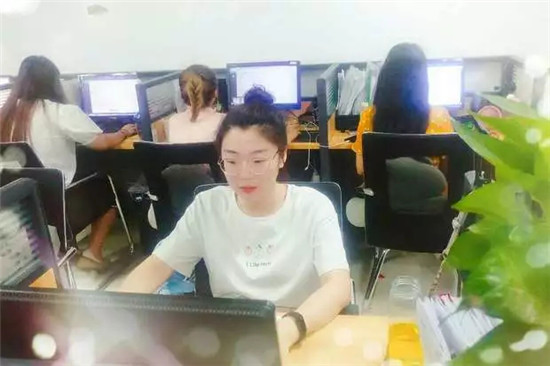 不以年齡排輩，讓優(yōu)秀者上位，深海教育的用人觀