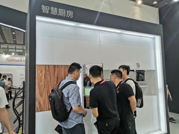 銳吉亮相建博會 推動家居進入全鏡智能時代！