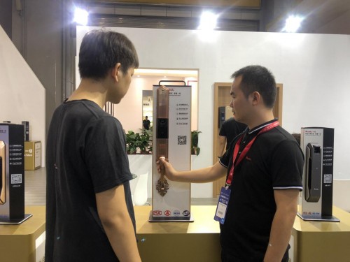 樸墅 新式家門(mén)口智能家居發(fā)明者