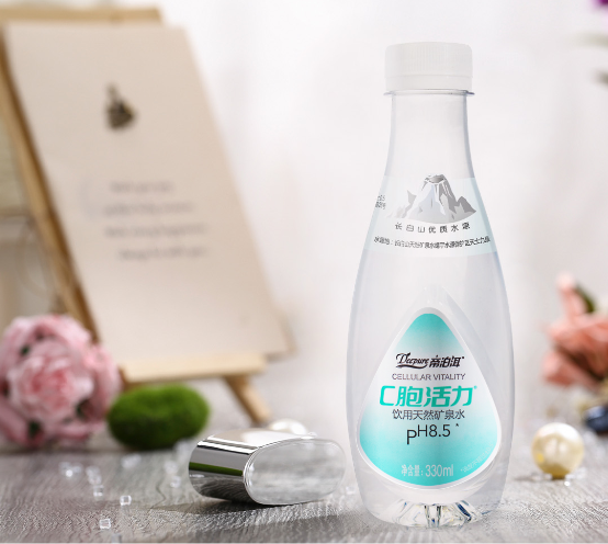 三伏天來(lái)襲，定時(shí)飲水防脫水