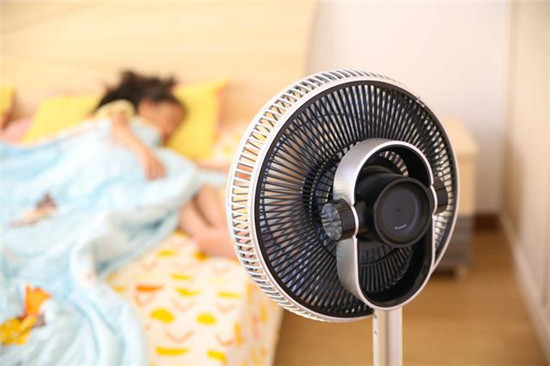 萊克魔力風智能空氣調節(jié)扇，智能光感讓您舒睡整個夏天！