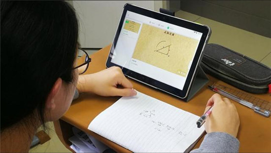 高中老師親測：科大訊飛超腦學(xué)習(xí)機(jī)，有效