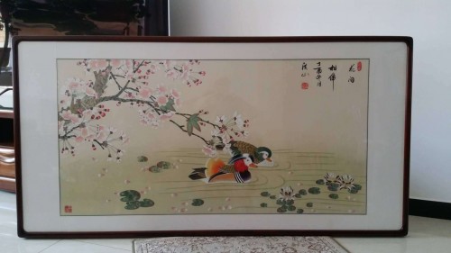 客廳背景墻上的掛畫，名家手繪花鳥國畫更受歡迎