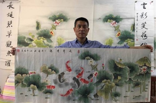 客廳背景墻上的掛畫，名家手繪花鳥國畫更受歡迎