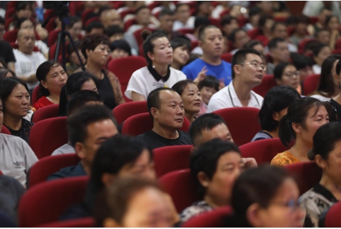 從無人問津到海內(nèi)外教育人士紛紛取經(jīng)，這所學(xué)校做對了什么？
