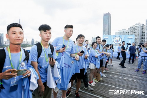 薩內(nèi)B席都來見面會了！三雄極光實力寵粉