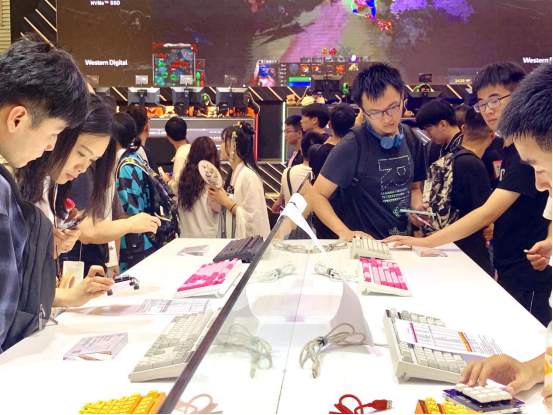 REALFORCE HELLO KITTY限量版鍵盤，ChinaJoy首亮相