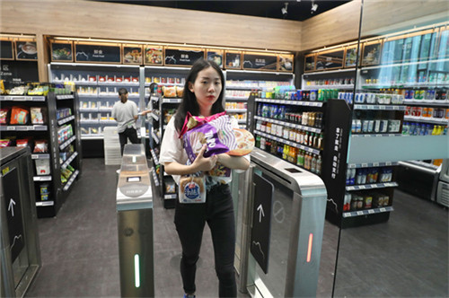 賈玲和沈騰拿了就走？818蘇寧智慧無人店秀出購物騷操作
