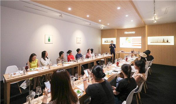 宋茜、周一圍助陣天貓超級品牌日，解碼軒尼詩254載匠心傳奇